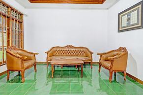 OYO Homes 90849 Cibeunying Homestay Cibodas Maribaya