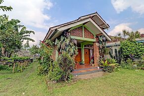 OYO Homes 90849 Cibeunying Homestay Cibodas Maribaya