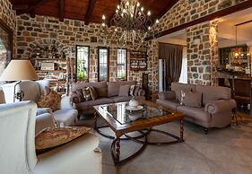 Luxury Villa Golden Crest with pool