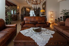 Luxury Villa Golden Crest with pool