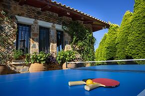 Luxury Villa Golden Crest with pool