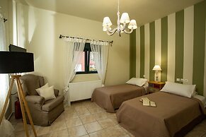 Luxury Villa Golden Crest with pool