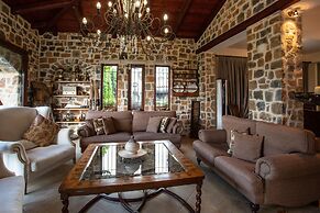 Luxury Villa Golden Crest with pool