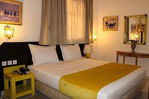 MAJOREL PEARL  Restaurant Piscine SPA