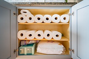 2BR Apt in Lively Ngbrhood Wrigley Field