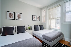 2BR Apt in Lively Ngbrhood Wrigley Field