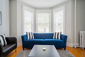 2BR Apt in Lively Ngbrhood Wrigley Field