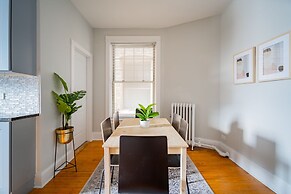 2BR Apt in Lively Ngbrhood Wrigley Field