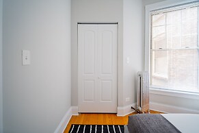 2BR Apt in Lively Ngbrhood Wrigley Field