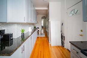 2BR Apt in Lively Ngbrhood Wrigley Field