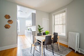 2BR Apt in Lively Ngbrhood Wrigley Field