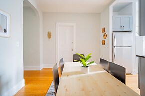 2BR Apt in Lively Ngbrhood Wrigley Field
