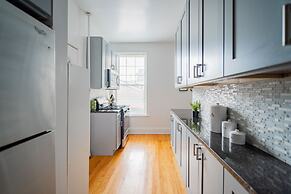 2BR Apt in Lively Ngbrhood Wrigley Field