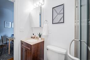 2BR Apt in Lively Ngbrhood Wrigley Field
