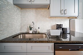 2BR Apt in Lively Ngbrhood Wrigley Field