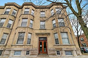 Cool 2BR Wrigleyville close to Fun City