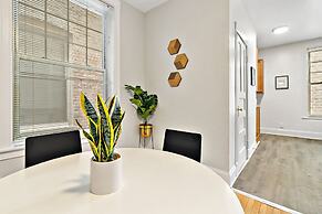 Cool 2BR Wrigleyville close to Fun City