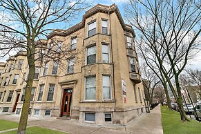 Cool 2BR Wrigleyville close to Fun City
