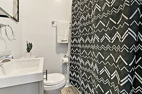 Cool 2BR Wrigleyville close to Fun City