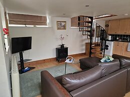 Fully Detached Cottage House Loddington Kettering