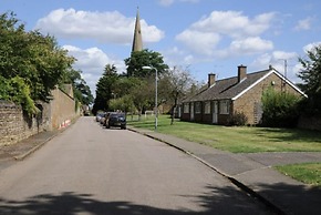 Fully Detached Cottage House Loddington Kettering
