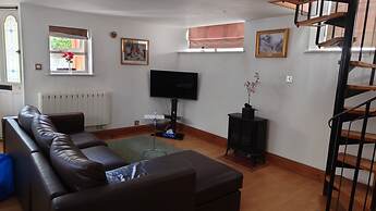 Fully Detached Cottage House Loddington Kettering