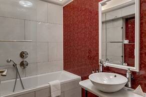 Louren - The Bridge Inn