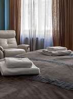 Louren - The Bridge Inn