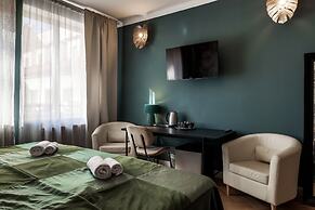 Louren - The Bridge Inn