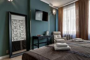 Louren - The Bridge Inn