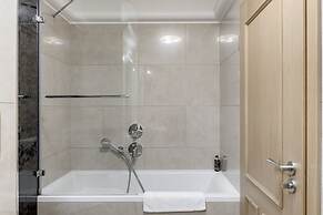 Louren - The Bridge Inn