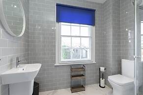 Elliot Oliver - Stunning 6 Bedroom Regency House With Parking