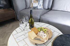 Elliot Oliver - Stunning 6 Bedroom Regency House With Parking