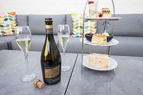 Elliot Oliver - Stunning 6 Bedroom Regency House With Parking