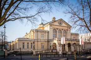 Elliot Oliver - Stunning 6 Bedroom Regency House With Parking