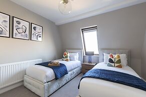 Elliot Oliver - Stunning 6 Bedroom Regency House With Parking