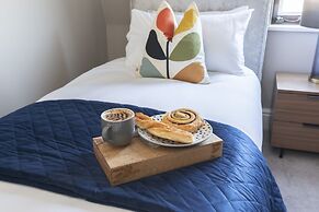 Elliot Oliver - Stunning 6 Bedroom Regency House With Parking