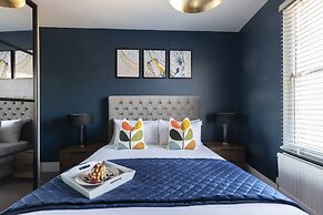 Elliot Oliver - Stunning 6 Bedroom Regency House With Parking