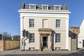 Elliot Oliver - Stunning 6 Bedroom Regency House With Parking