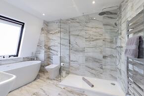 Elliot Oliver - Stunning 6 Bedroom Regency House With Parking