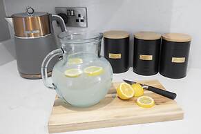 Elliot Oliver - Stunning 6 Bedroom Regency House With Parking