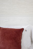 Liiiving-Modern & Glam Rooftop Apartment