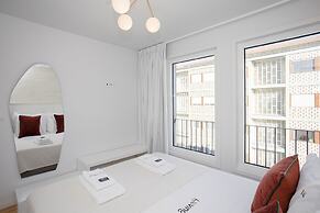 Liiiving-Modern & Glam Rooftop Apartment