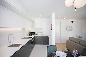 Liiiving-Modern & Glam Rooftop Apartment