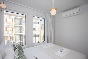 Liiiving-Modern & Glam Rooftop Apartment