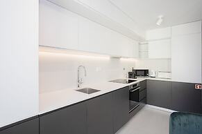 Liiiving-Modern & Glam Rooftop Apartment