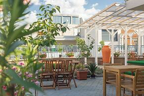 Rooftop City Residence