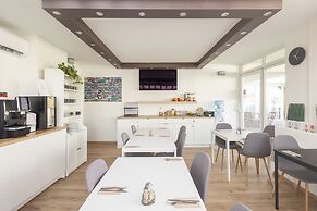 Rooftop City Residence