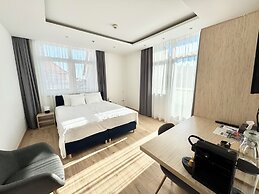 Rooftop City Residence