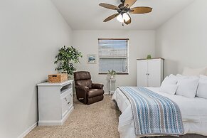 Sunshine Daydream Our Beautiful Monthly Pool Home! 3 Bedroom Home by R